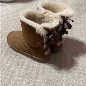 Women’s UGG short boots with bow backs